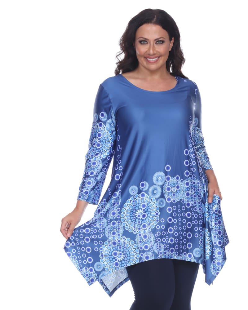 Front of a model wearing a size 4X Rella Tunic Top in Blue by White Mark. | dia_product_style_image_id:257537